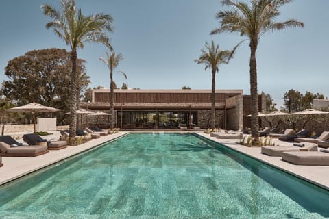 Swimming pool, sunbed