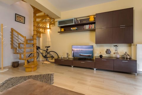 TV and multimedia, Seating area