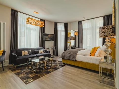 TV and multimedia, Photo of the whole room, Bedroom