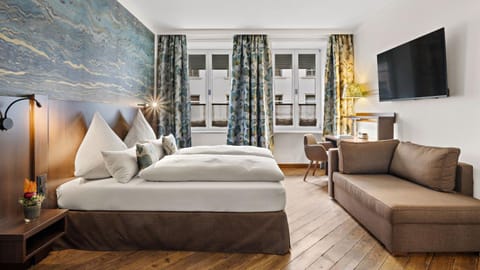 Bed, TV and multimedia, Photo of the whole room, Bedroom