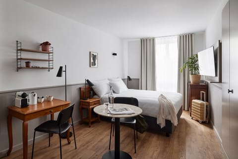 TV and multimedia, Coffee/tea facilities, Photo of the whole room, Seating area, Dining area, Bedroom, hair dresser