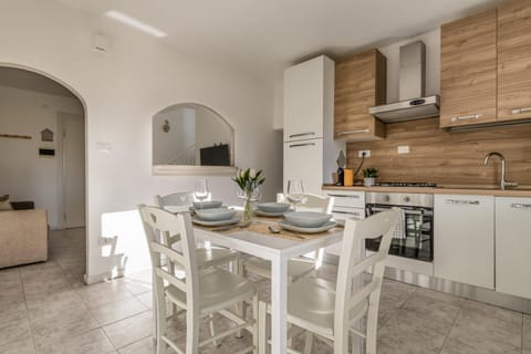 Dining area, kitchen