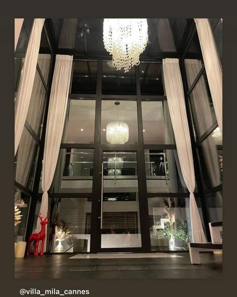 9m of center, Cannes high luxe Villa Mila 6bdrooms heated pool Sauna cinema fitness Villa in Mougins