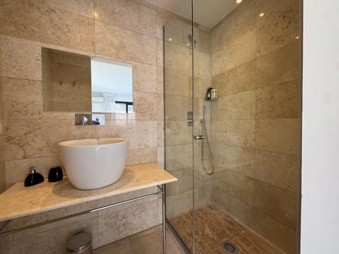 9m of center, Cannes high luxe Villa Mila 6bdrooms heated pool Sauna cinema fitness Villa in Mougins