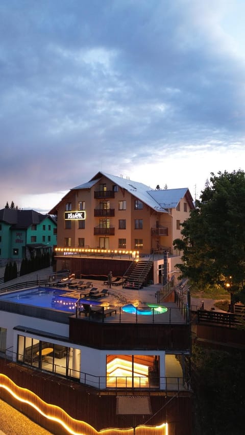 Property building, Swimming pool