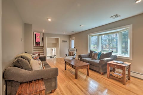 Family-Friendly Woodbury Home with Yard and Deck! House in Woodbury