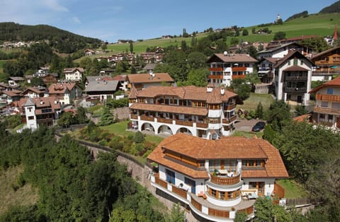 Property building, Facade/entrance, Day, Natural landscape, Bird's eye view, Area and facilities