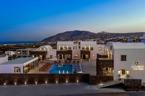 Property building, Restaurant/places to eat, Swimming pool