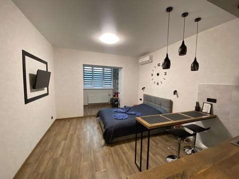 Photo of the whole room, Dining area