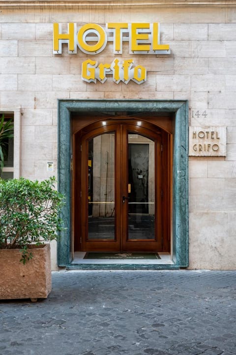 Facade/entrance