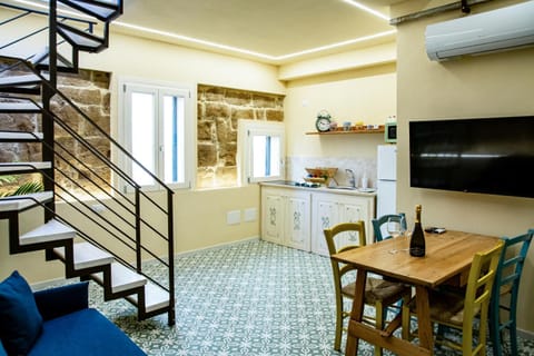 TV and multimedia, Kitchen or kitchenette, Living room, Dining area