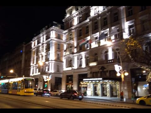 Night, Street view