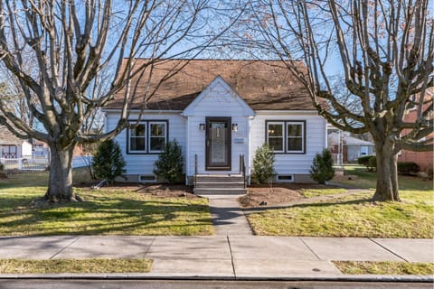 "Sweet Serenity" Stay 10 Minutes from Hershey home House in Palmyra