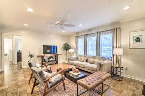 Mid-Century Modern Escape in Central Lakeland! House in Lakeland