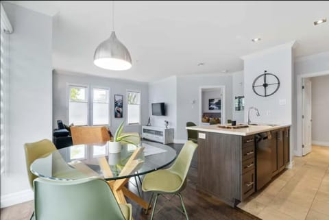 TV and multimedia, Kitchen or kitchenette, Dining area