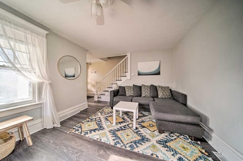 Historic Family Home 2 Mi to Lake Erie and Zoo! House in Erie