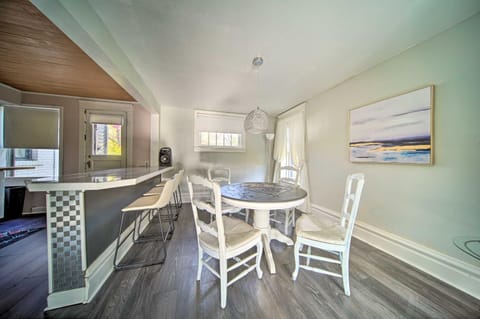 Historic Family Home 2 Mi to Lake Erie and Zoo! House in Erie