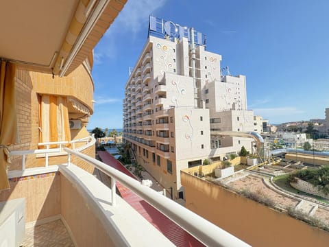View (from property/room), Balcony/Terrace, City view