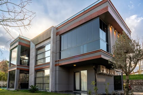 Property building, Day