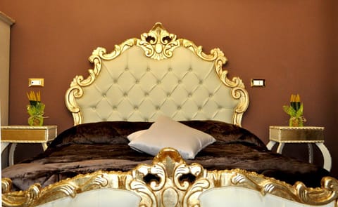 Bed, Day, Winter, Photo of the whole room, Decorative detail, Bedroom