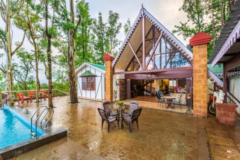 Property building, Facade/entrance, Day, Food and drinks, Food and drinks, Seating area, Pool view, Swimming pool, Swimming pool