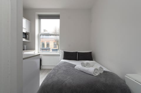 Bed, Kitchen or kitchenette, Photo of the whole room, Bedroom, towels