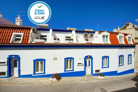 Property building, Facade/entrance, Day, Street view, Certificate/Award