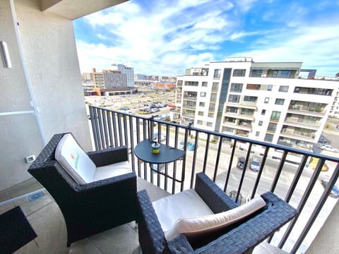 View (from property/room), Balcony/Terrace, City view