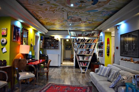 Library, Seating area