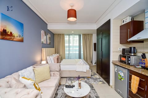Bed, Coffee/tea facilities, Kitchen or kitchenette, Living room, Photo of the whole room, Seating area, Dining area, Bedroom, minibar, oven, pet friendly, stove, toaster