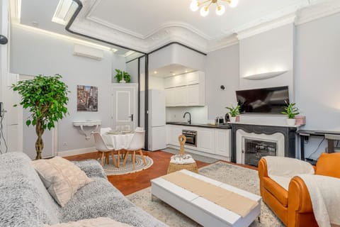 Kitchen or kitchenette, Living room, Dining area