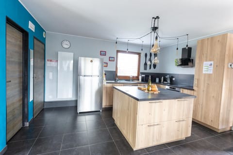 Kitchen or kitchenette, oven, stove