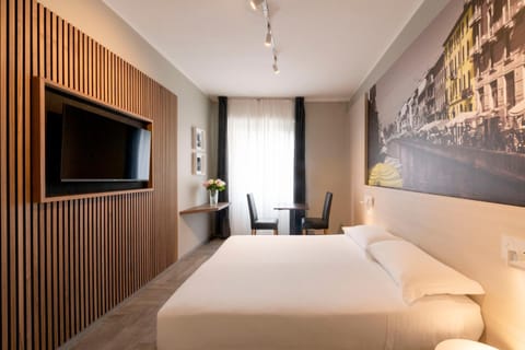 Bed, TV and multimedia, Photo of the whole room