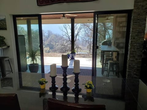 Matanah Meadows Farm, Great for 2 Families, Sequoia National Park and Working Farm House in Three Rivers