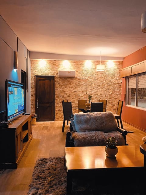 TV and multimedia, Living room, Seating area, Dining area