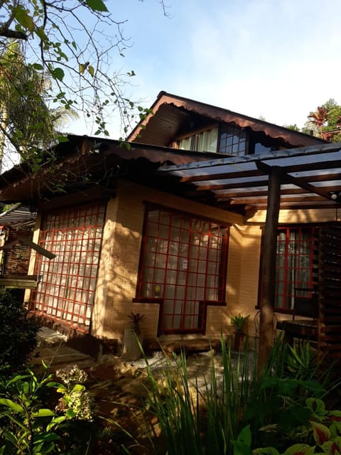 Chalé Pakere Montanha Lumiar - Conforto a mais de 1000 metros de altitude junto a natureza, wifi, piscina, sauna e água de nascente - locação do chalé sem prestação de serviços Chalet in State of Rio de Janeiro