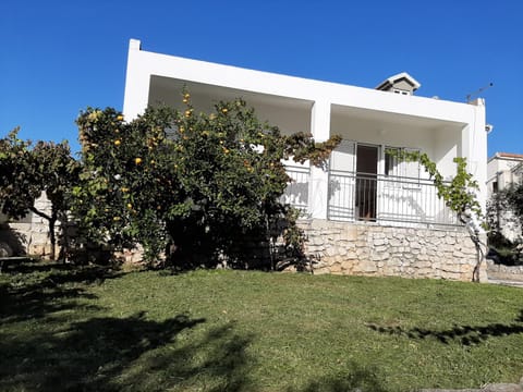 Property building, Facade/entrance, Garden