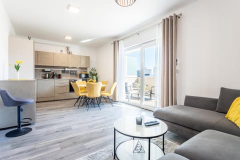 Dining area, kitchen