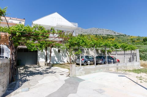 Patio, Facade/entrance