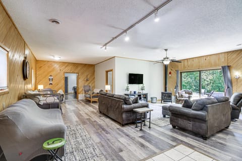 Quiet Lakefront Grand Rapids Cabin on 5 Acres Cabin in Minnesota