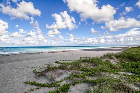 Coastal Bliss House in Juno Beach