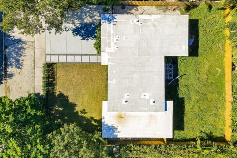 Mid-Century Modern Oasis House in South Miami