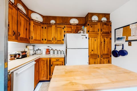 1 Mi to Beach! Family-Friendly Nantucket Retreat House in Madaket