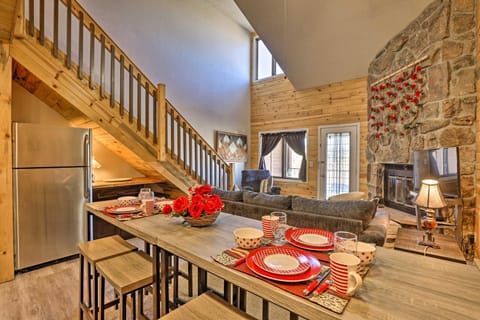 2 Mi to Skiing Studio with Pool Access in Granby! Apartment in Granby