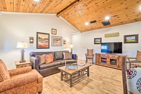 Relaxing Rural Harrison Home - 11 Mi to Town House in Arkansas