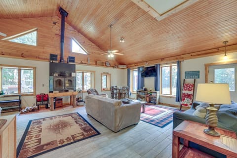 Paradise Cottage Trail Access Nearby House in Whitefish Township