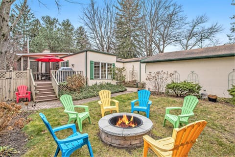 Wine Down Cottage House in Chikaming Township