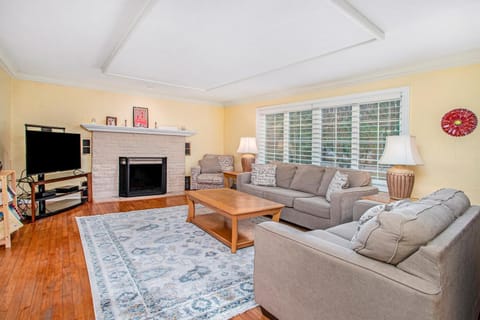 Wine Down Cottage House in Chikaming Township