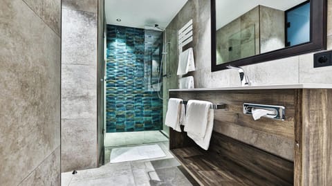 Shower, Bathroom, towels