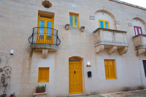 Inni Holiday Home with Infinity Pool House in Malta